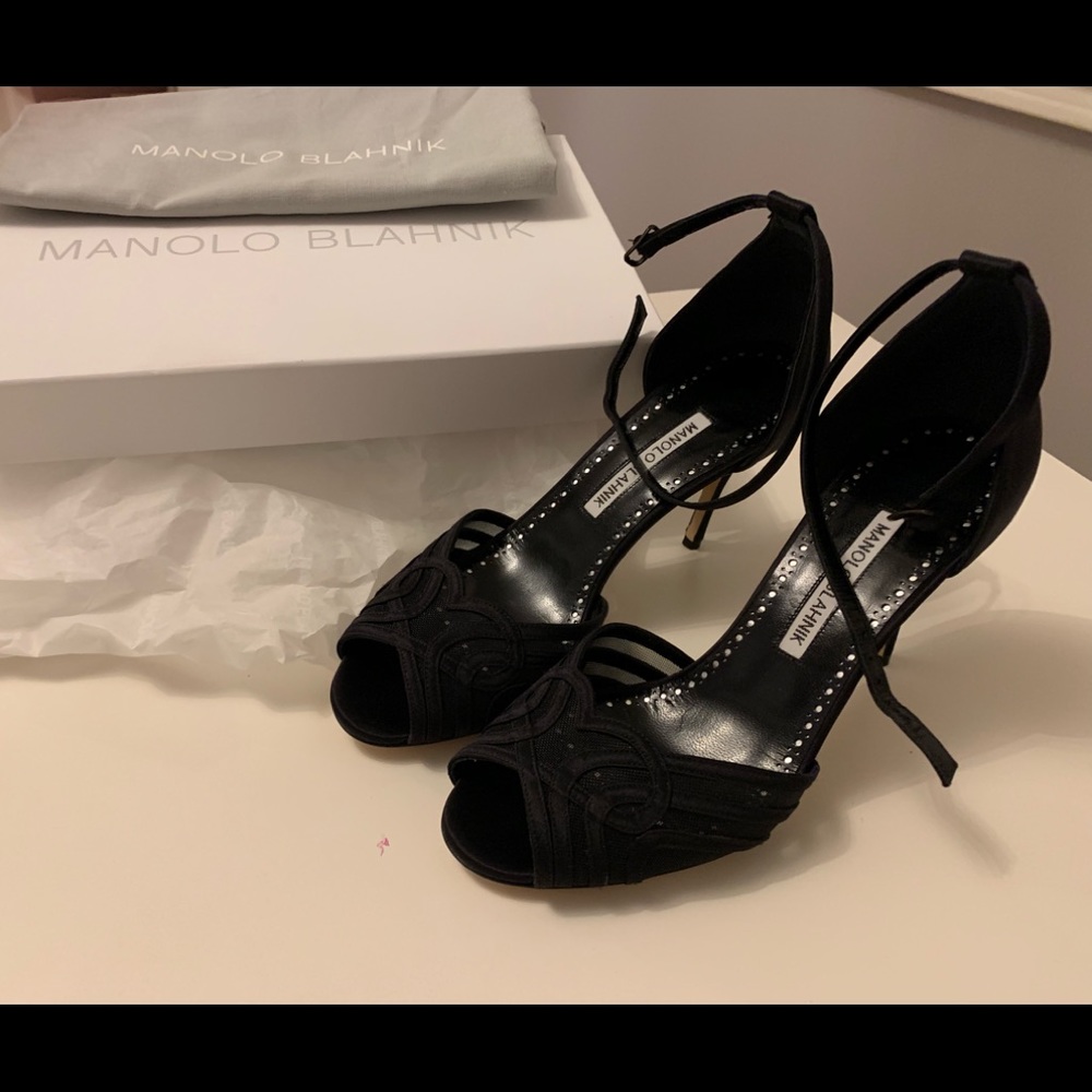 Manolo Blahnik - new never worn ( size 37)